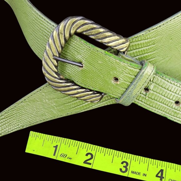 Vintage Avocado Green Leather Statement Belt Brass Buckle USA 27–31 Small - Picture 9 of 13